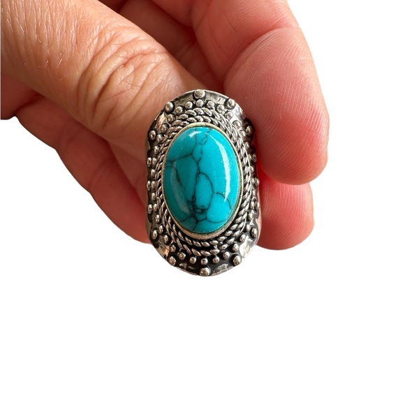 Antique Silver and Turquoise Stone Ring - Picture 5 of 7